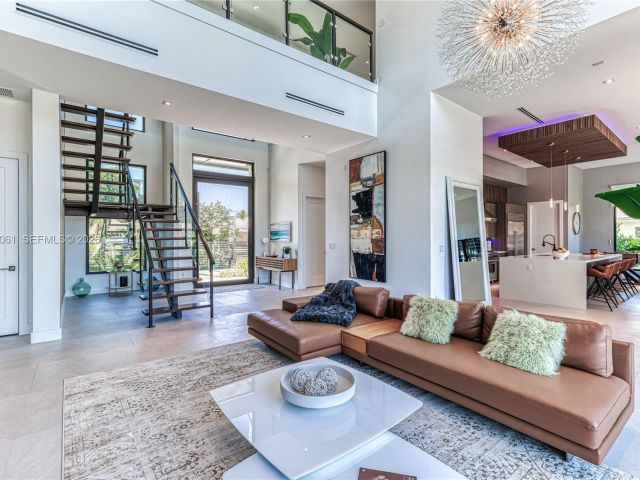 Дом в аренду по адресу 2817 NE 35th St - фото 7482333