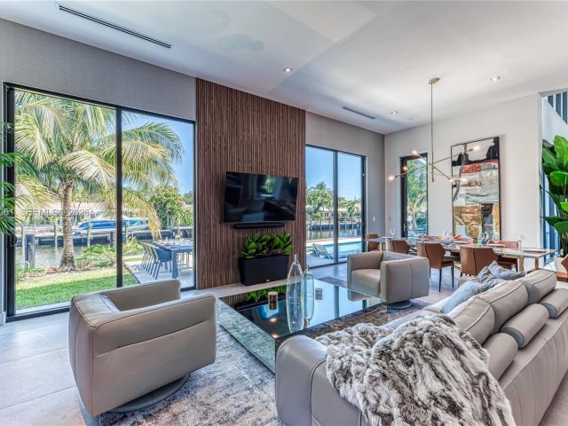 Дом в аренду по адресу 2817 NE 35th St - фото 7482334