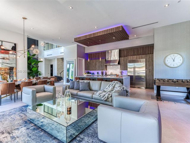 Дом в аренду по адресу 2817 NE 35th St - фото 7482336