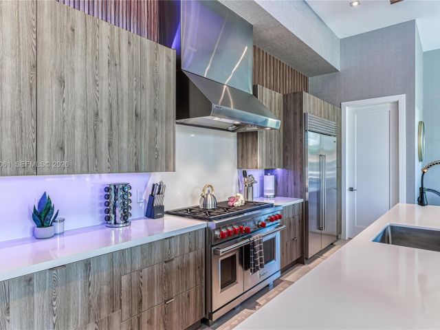 Дом в аренду по адресу 2817 NE 35th St - фото 7482340