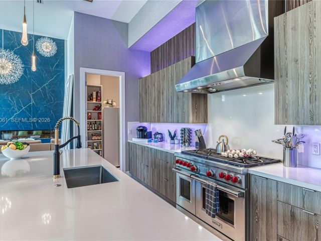 Дом в аренду по адресу 2817 NE 35th St - фото 7482341