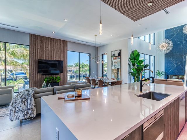 Дом в аренду по адресу 2817 NE 35th St - фото 7482342