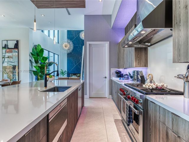 Дом в аренду по адресу 2817 NE 35th St - фото 7482343