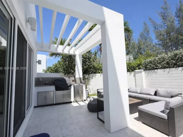 Продажа дома по адресу 7475 NW 97th Ct - фото 7539090