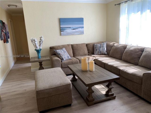 Дом в аренду по адресу 2221 NW 196th Ter 2221 - фото 7479718