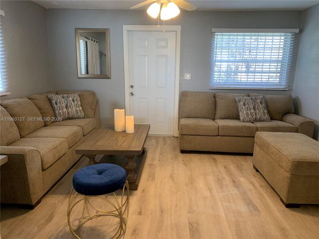 Дом в аренду по адресу 2221 NW 196th Ter 2221 - фото 7479723