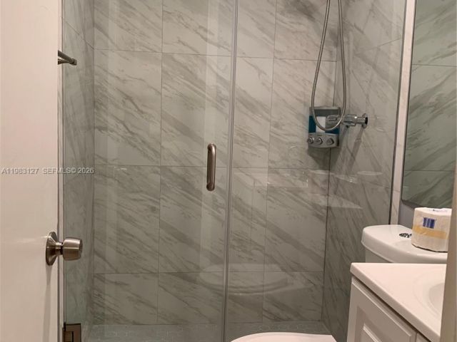 Дом в аренду по адресу 2221 NW 196th Ter 2221 - фото 7479724