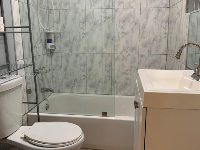 Дом в аренду по адресу 2221 NW 196th Ter 2221 - фото 7479725