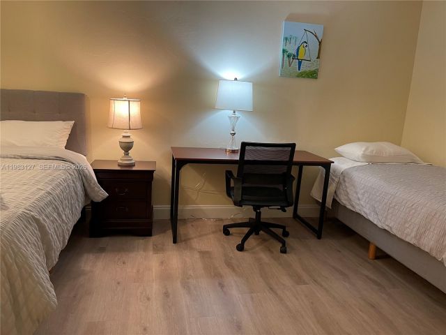 Дом в аренду по адресу 2221 NW 196th Ter 2221 - фото 7479728