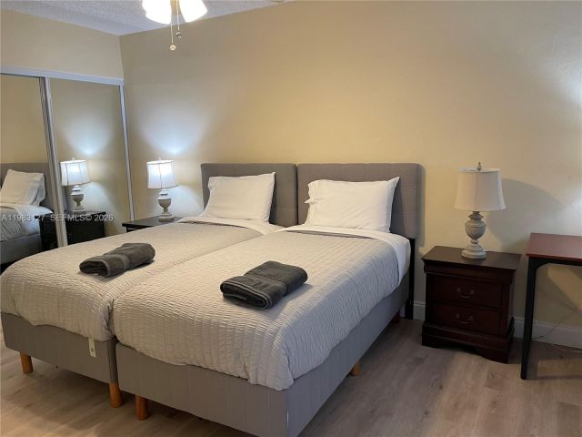 Дом в аренду по адресу 2221 NW 196th Ter 2221 - фото 7479729