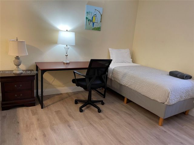 Дом в аренду по адресу 2221 NW 196th Ter 2221 - фото 7479730