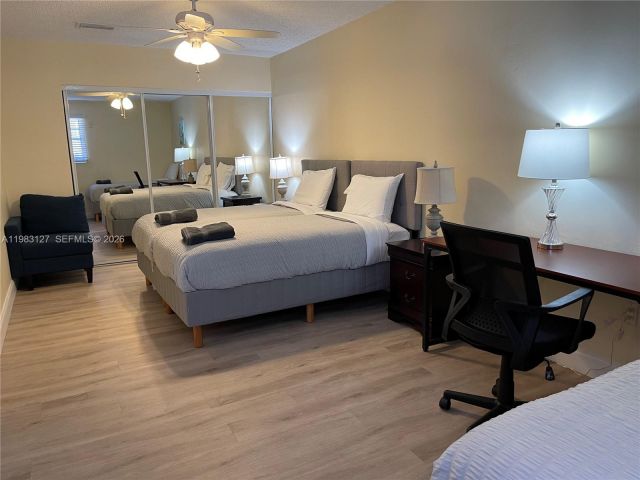 Дом в аренду по адресу 2221 NW 196th Ter 2221 - фото 7479731