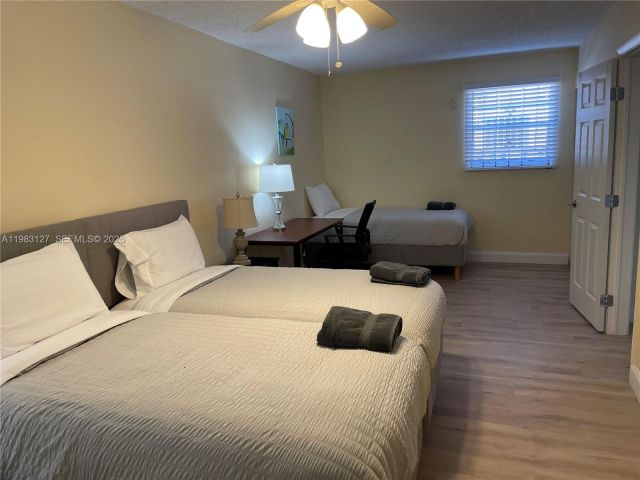 Дом в аренду по адресу 2221 NW 196th Ter 2221 - фото 7479732