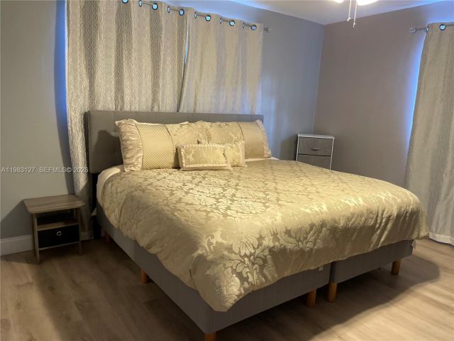 Дом в аренду по адресу 2221 NW 196th Ter 2221 - фото 7479733