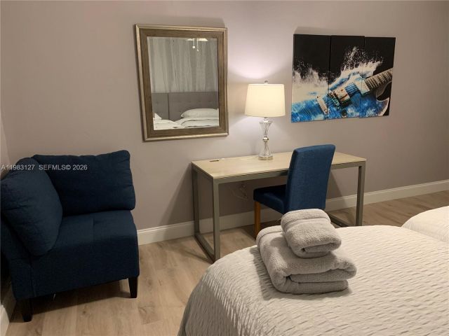 Дом в аренду по адресу 2221 NW 196th Ter 2221 - фото 7479734