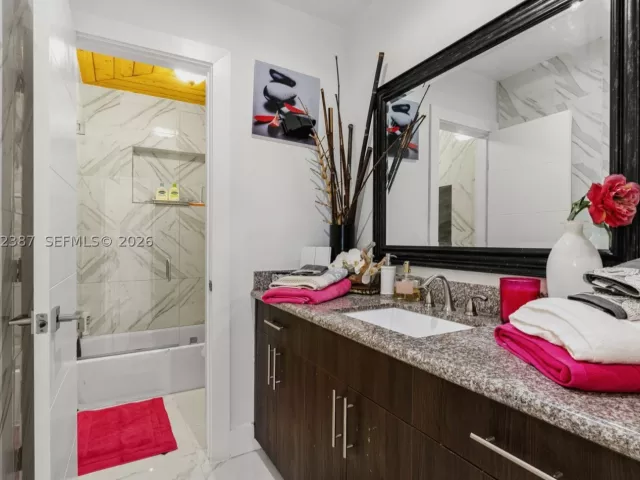Продажа дома по адресу 12721 SW 47th St - фото 9232720