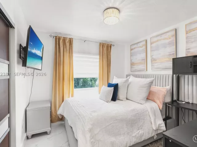 Продажа дома по адресу 12721 SW 47th St - фото 9232731