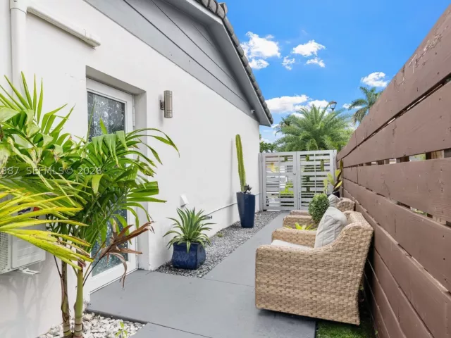 Продажа дома по адресу 12721 SW 47th St - фото 9232732