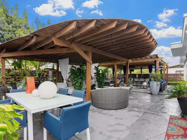 Продажа дома по адресу 12721 SW 47th St - фото 9232747