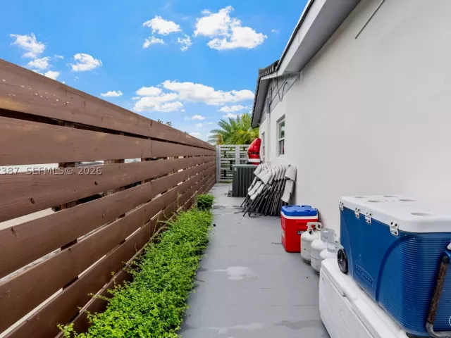 Продажа дома по адресу 12721 SW 47th St - фото 9232758
