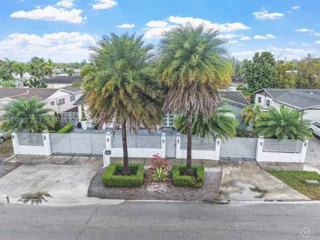 Продажа дома по адресу 12721 SW 47th St - фото 9232762
