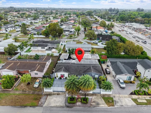 Продажа дома по адресу 12721 SW 47th St - фото 9232765