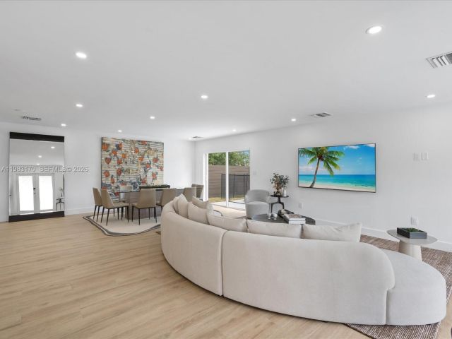 Продажа дома по адресу 301 88th St - фото 7467118