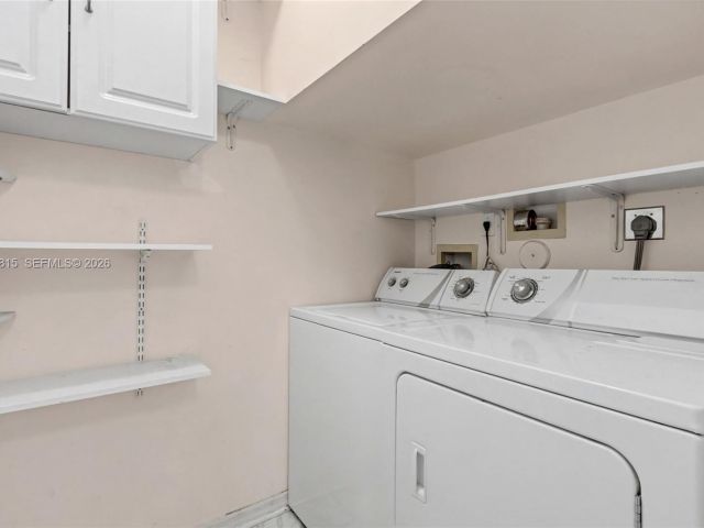 Дом в аренду по адресу 1560 Seagrape Way - фото 7472800