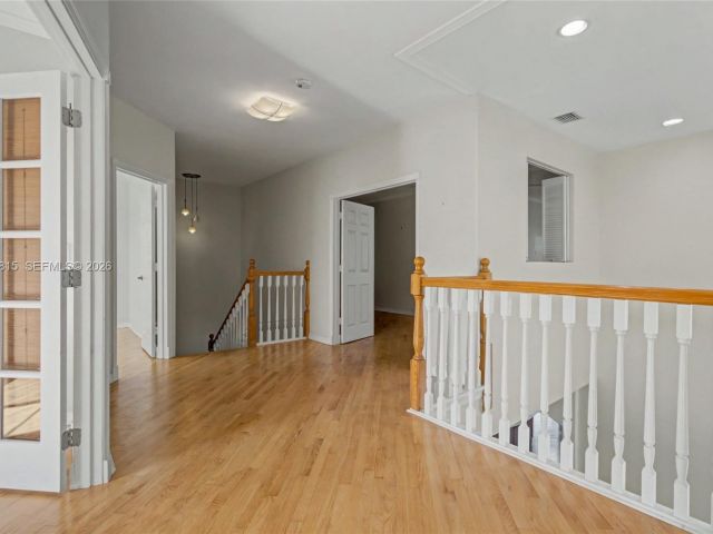 Дом в аренду по адресу 1560 Seagrape Way - фото 7472808