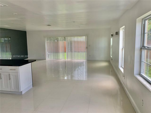 Дом в аренду по адресу 9798 SW 158th St - фото 7509196