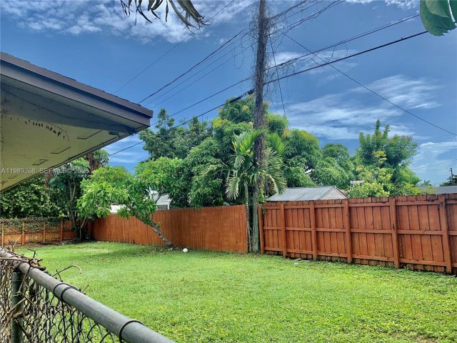 Дом в аренду по адресу 9798 SW 158th St - фото 7509197