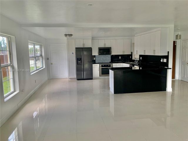 Дом в аренду по адресу 9798 SW 158th St - фото 7509202