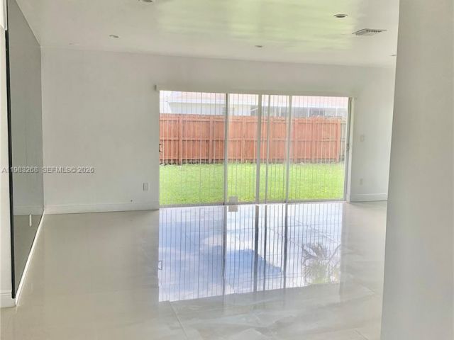 Дом в аренду по адресу 9798 SW 158th St - фото 7509203