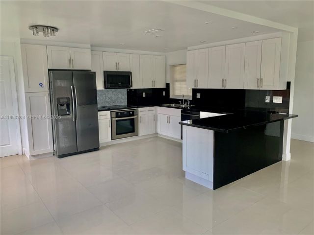 Дом в аренду по адресу 9798 SW 158th St - фото 7509204