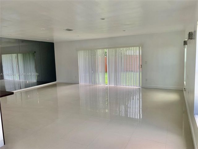 Дом в аренду по адресу 9798 SW 158th St - фото 7509205