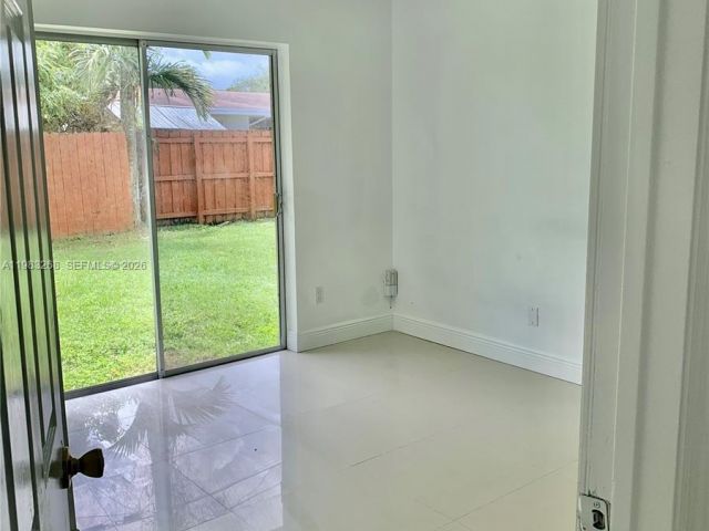 Дом в аренду по адресу 9798 SW 158th St - фото 7509209