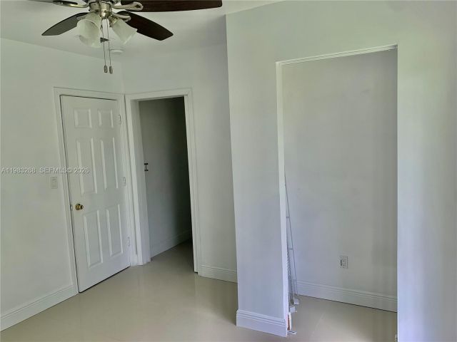 Дом в аренду по адресу 9798 SW 158th St - фото 7509211