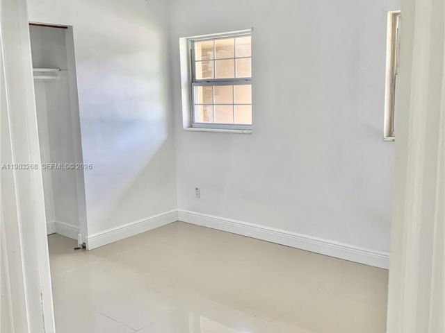 Дом в аренду по адресу 9798 SW 158th St - фото 7509212