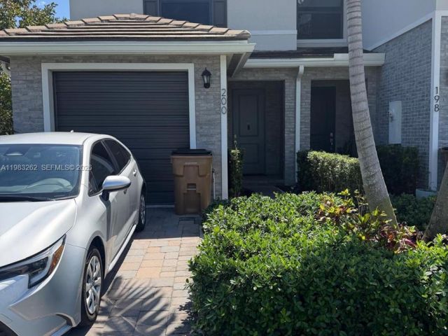 Дом в аренду по адресу 200 SE 5th Ct 200 - фото 7486719