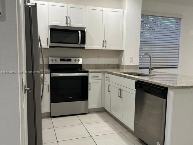 Дом в аренду по адресу 200 SE 5th Ct 200 - фото 7486723