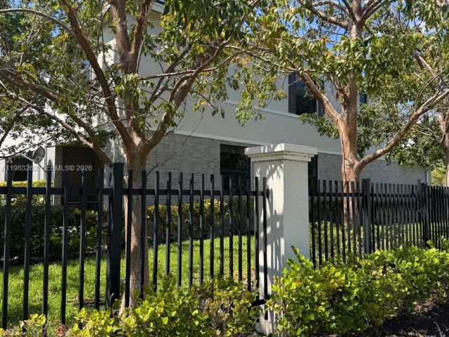 Дом в аренду по адресу 200 SE 5th Ct 200 - фото 7486726