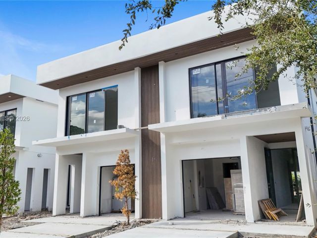 Продажа дома по адресу 13 SE 12th Ave - фото 7482307