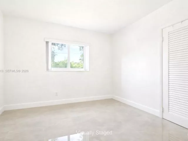 Продажа дома по адресу 550 NE 173rd St - фото 7546647