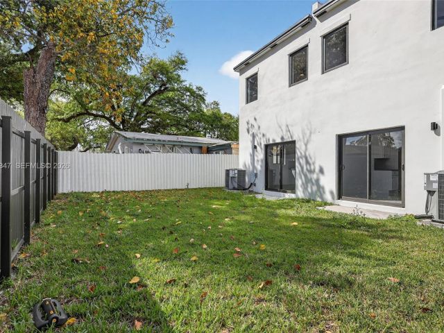 Продажа дома по адресу 4313 NW 32nd Ave 4313 - фото 7515006