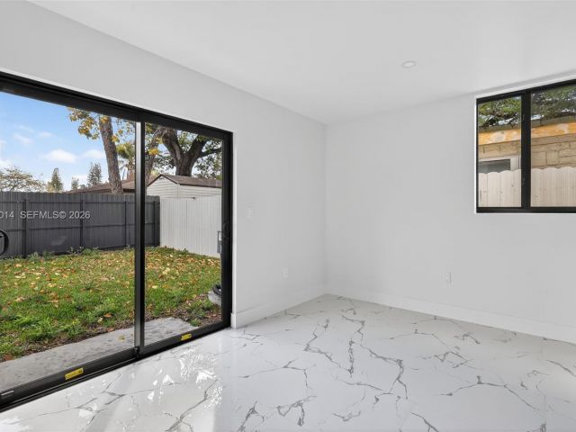 Продажа дома по адресу 4311 NW 32nd Ave - фото 7514982