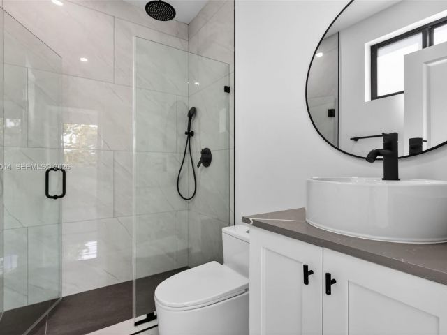 Продажа дома по адресу 4311 NW 32nd Ave - фото 7514983