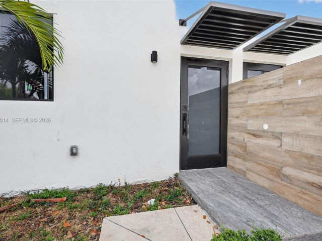 Продажа дома по адресу 4311 NW 32nd Ave - фото 7514987