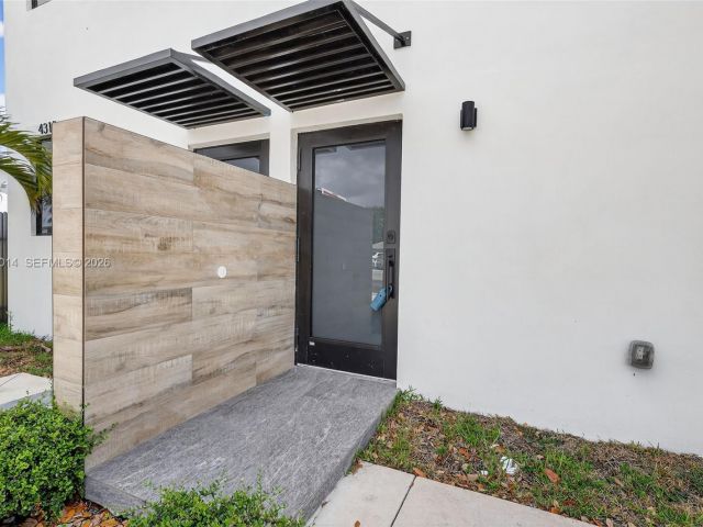 Продажа дома по адресу 4311 NW 32nd Ave - фото 7514988