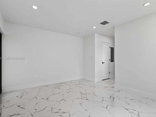 Продажа дома по адресу 4311 NW 32nd Ave - фото 7514991