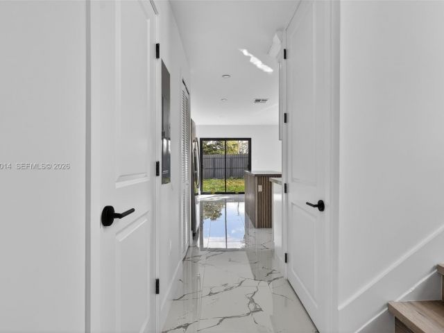 Продажа дома по адресу 4311 NW 32nd Ave - фото 7514992